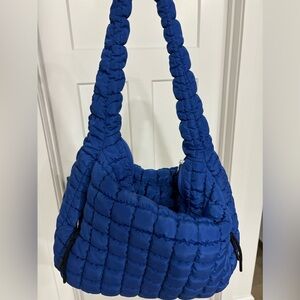 This is the Free People Movement Quilted Carryall! It’s barely been used!